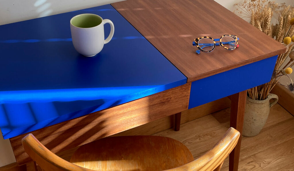 bureau coiffeuse bleu klein vintage