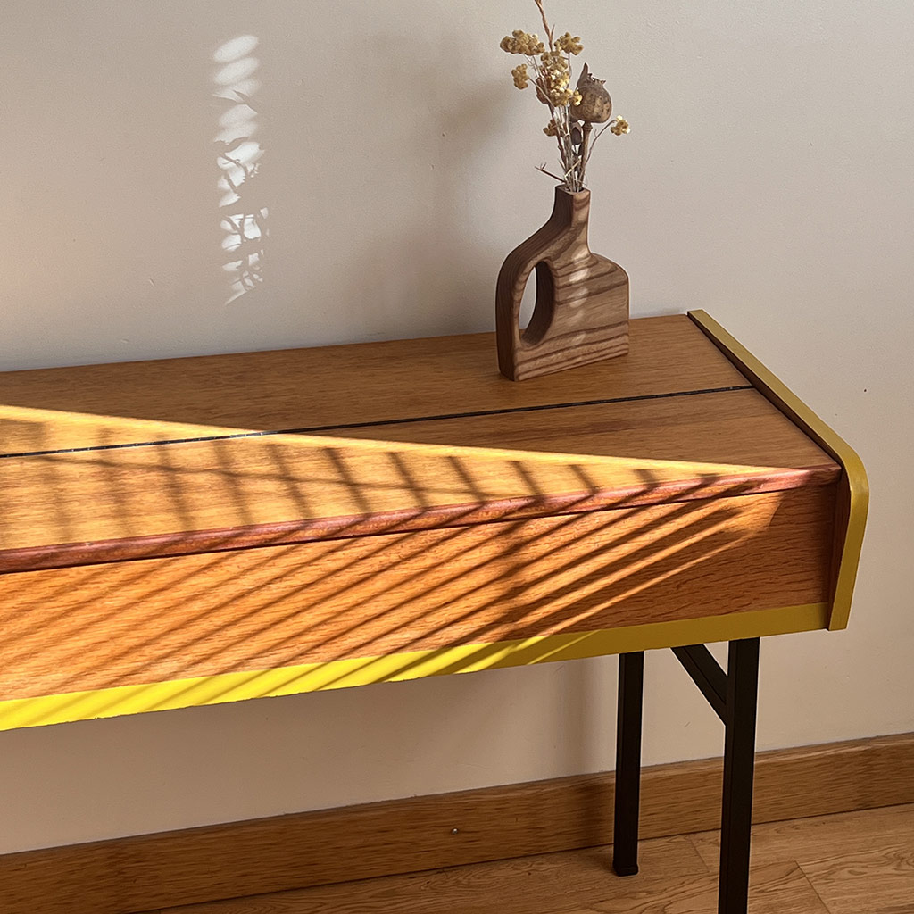 Console moderniste vintage
