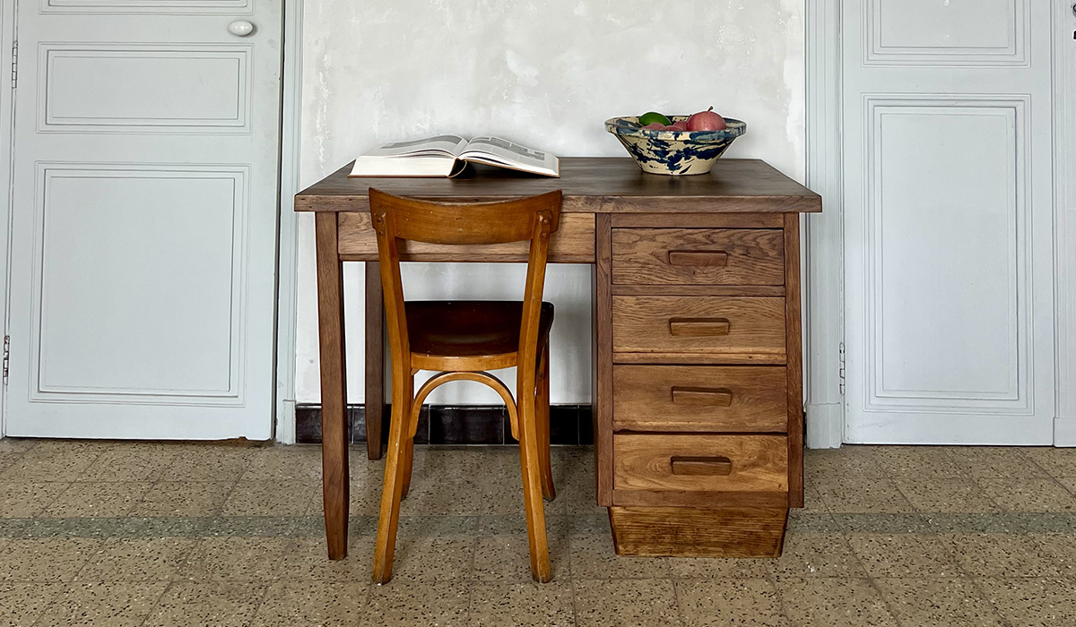 Ancien bureau années 50 faisant parti du mobilier de l'Unesco, rénové par l'Atelier Joseph et Honoré