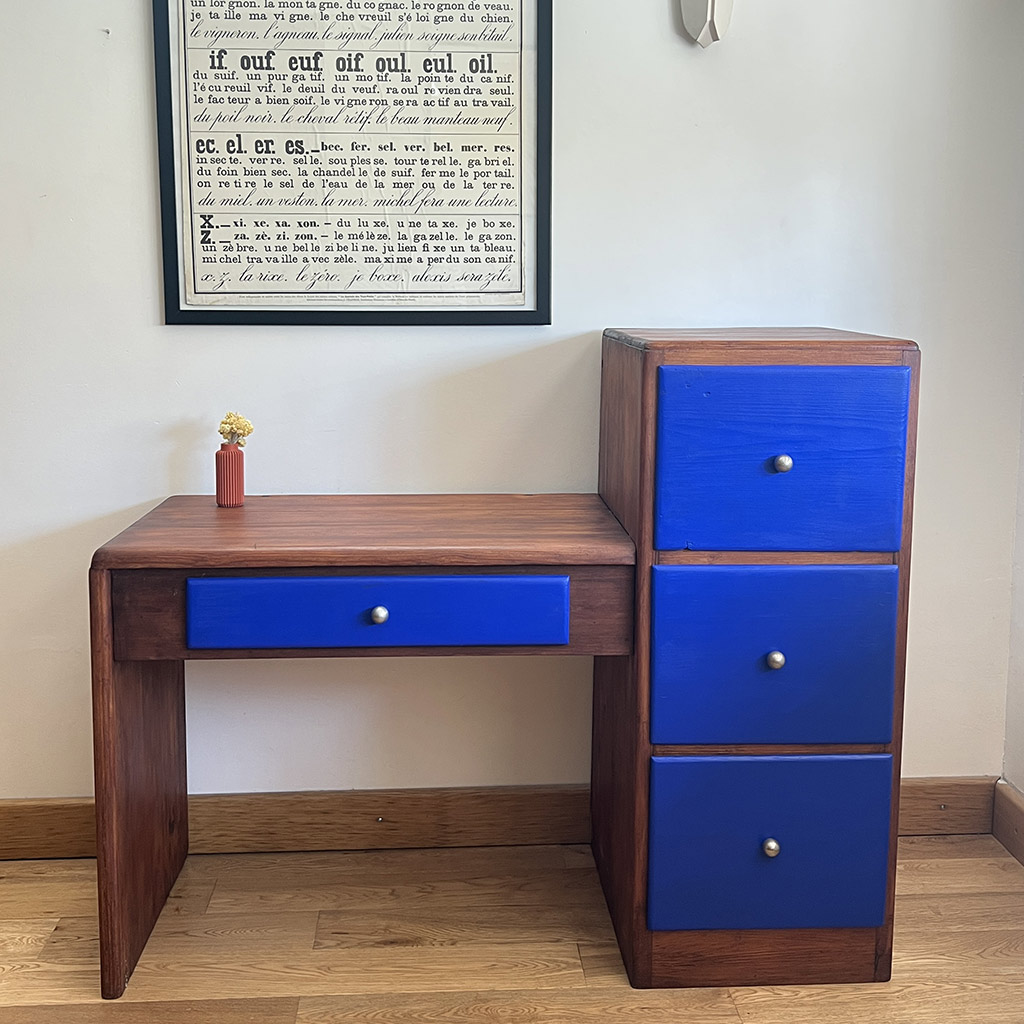 Bureau créé sur-mesure dans les années pour enfant