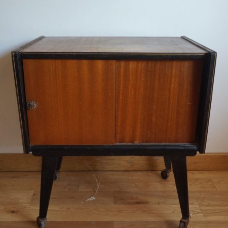Mini buffet vintage à rénover
